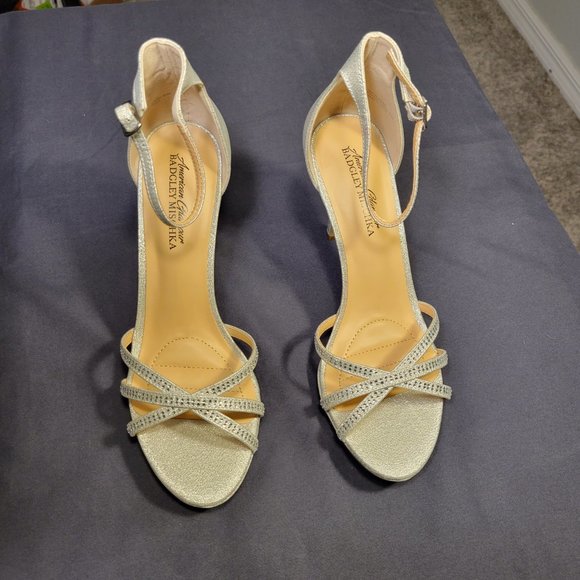 WOMENS BADGLEY MISCHKA AMERICAN GLAMOUR SILVER GLITTER HEELS - NEW WITH BOX!!! - Picture 9 of 15
